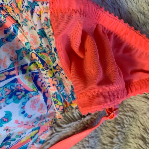 Victoria’s Secret Adjustable Padded Bra - Picture 3 of 5